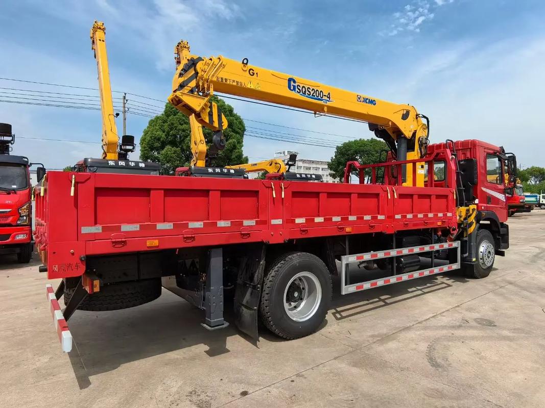 平?jīng)龃筮\(yùn)折疊隨車吊 高效生產(chǎn)的典范