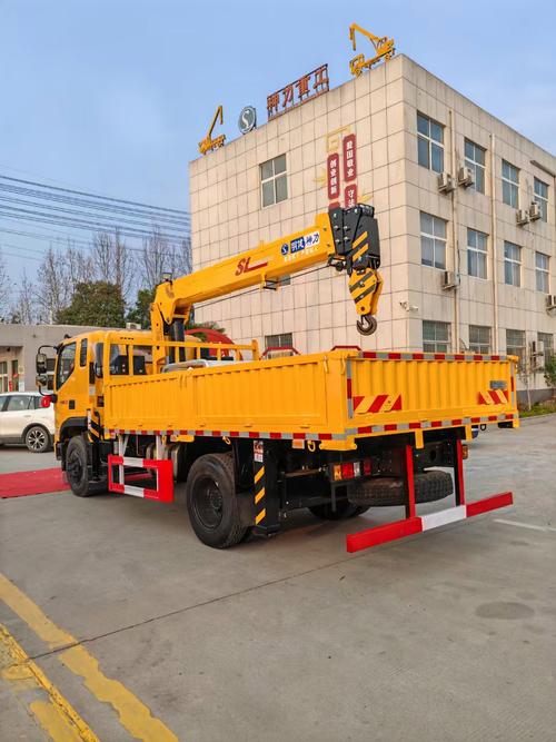 還在為隨車吊性能不夠強(qiáng)而苦惱？國六福田瑞沃大金剛單橋6.3噸隨車吊助你破局